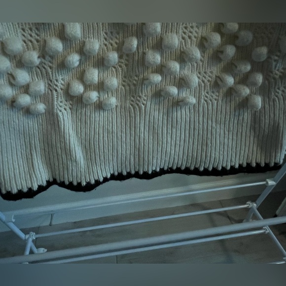 BCBG Maxzariga Fun cozy cropped sweater Cream with black trim - Picture 7 of 13